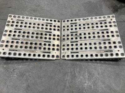 Volvo VNL Deck Plate / Catwalk