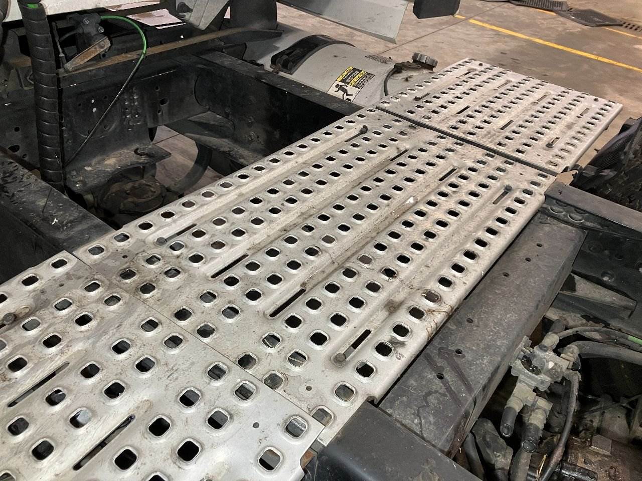KOZAK Aluminum Deck Plate Catwalk 20500764 Compatible