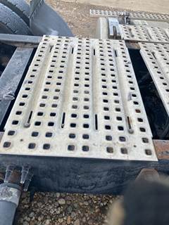 Volvo VNL Deck Plate / Catwalk
