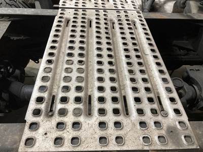 Volvo VNL Deck Plate / Catwalk