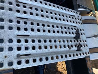 Volvo VNL Deck Plate / Catwalk