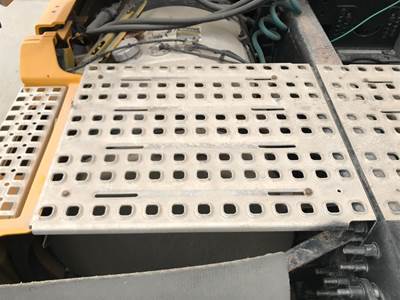 Volvo VNL Deck Plate / Catwalk