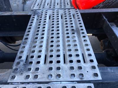 Volvo VNL Deck Plate / Catwalk