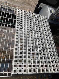 Volvo VNL Deck Plate / Catwalk
