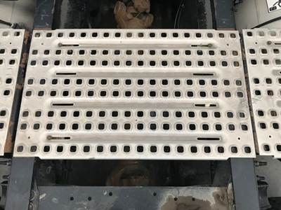 Volvo VNL Deck Plate / Catwalk