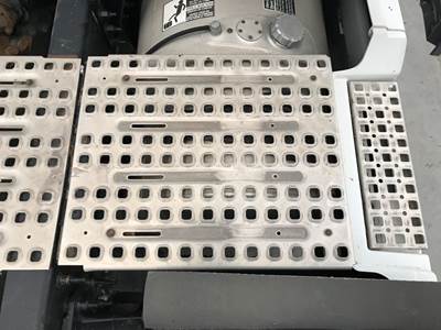 Volvo VNL Deck Plate / Catwalk