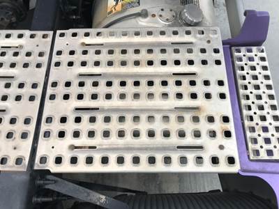 Volvo VNL Deck Plate / Catwalk