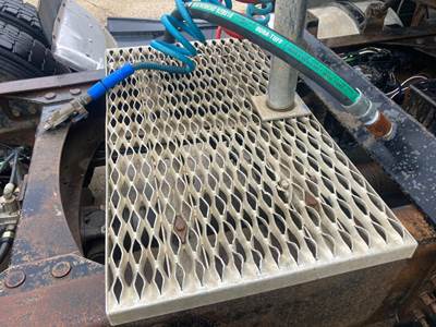 Volvo VNL Deck Plate / Catwalk