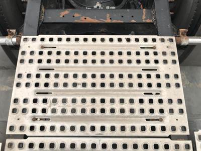 Volvo VNL Deck Plate / Catwalk
