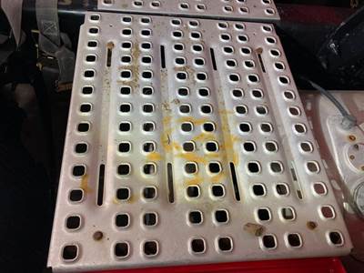 Volvo VNL Deck Plate / Catwalk