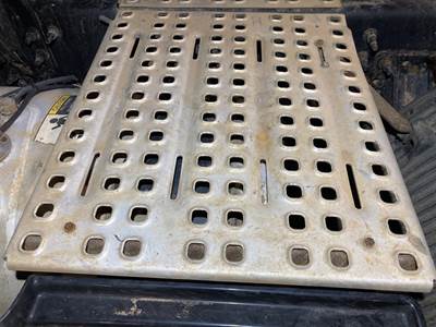 Volvo VNL Deck Plate / Catwalk