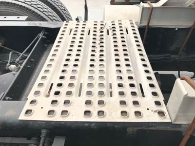 Volvo VNL Deck Plate / Catwalk