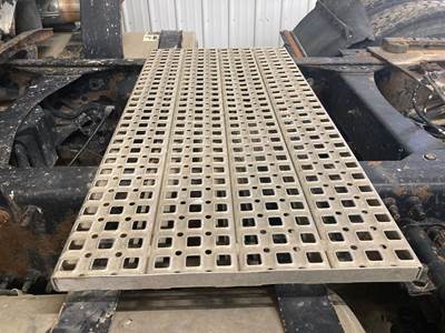 Volvo VNL Deck Plate / Catwalk