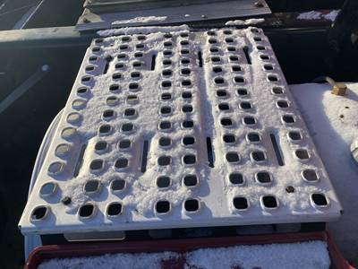 Volvo VNL Deck Plate / Catwalk
