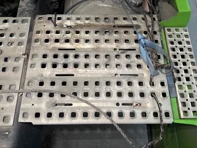 Volvo VNL Deck Plate / Catwalk