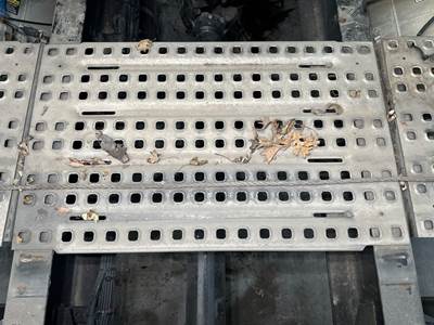 Volvo VNL Deck Plate / Catwalk