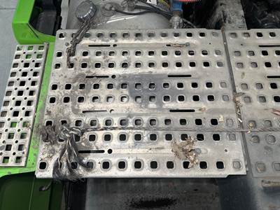 Volvo VNL Deck Plate / Catwalk