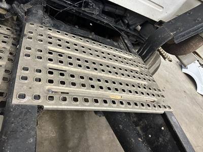 Volvo VNL Deck Plate / Catwalk