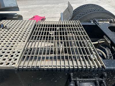 Volvo VNL Deck Plate / Catwalk