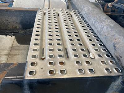 Volvo VNM Deck Plate / Catwalk