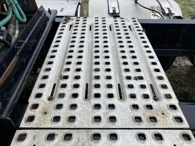 Volvo VNM Deck Plate / Catwalk