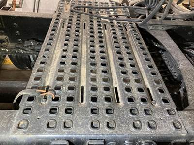 Volvo VNM Deck Plate / Catwalk