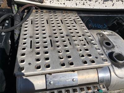 Volvo VNR Deck Plate / Catwalk