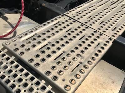 Volvo VNR Deck Plate / Catwalk