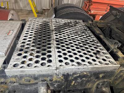 Western Star 4900EX Deck Plate / Catwalk