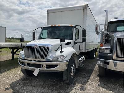International MV607 28 ft Box Truck - 250HP