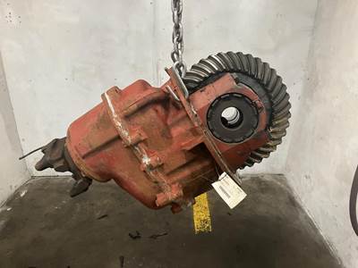 Eaton DS404 Front Differential for a Volvo VNM