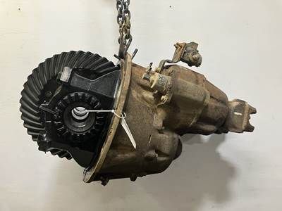 International RA472 Front Differential for a International 4900