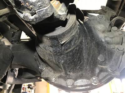 Detroit RT40-NFD Rear Differential for a Freightliner Cascadia