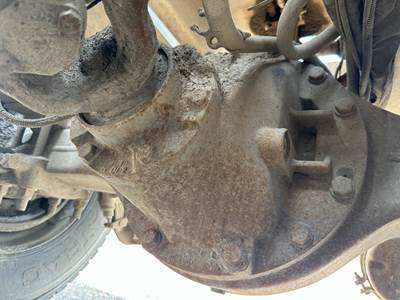 Eaton RD404 Rear Differential for a International Durastar (4400)