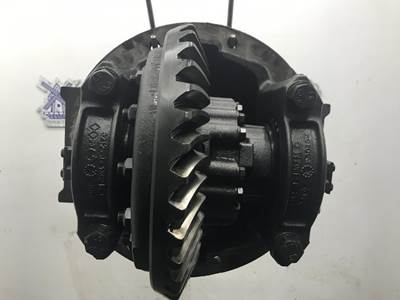Meritor 3200F2216 Rear Differential for a Volvo VNL