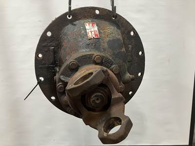 Meritor SQ100 Rear Differential for a Freightliner FLD120