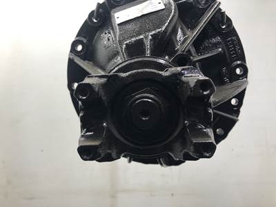 Spicer S17-140 Rear Differential for a International MV607