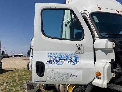 Freightliner Cascadia Front Door Assembly