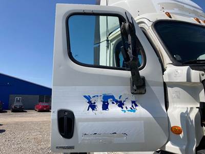 Freightliner Cascadia Front Door Assembly