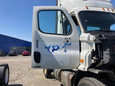 Freightliner Cascadia Front Door Assembly