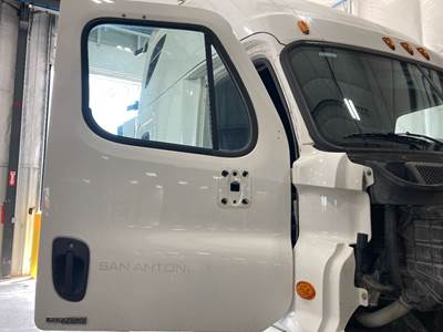 Freightliner Cascadia Front Door Assembly