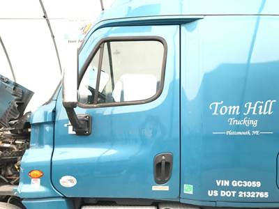 Freightliner Cascadia Front Door Assembly