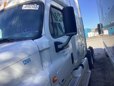 Freightliner Cascadia Front Door Assembly