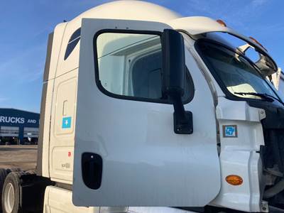 Freightliner Cascadia Front Door Assembly