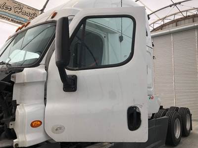 Freightliner Cascadia Front Door Assembly