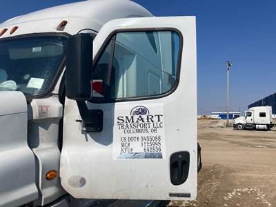 Freightliner Cascadia Front Door Assembly