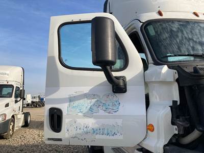 Freightliner Cascadia Front Door Assembly