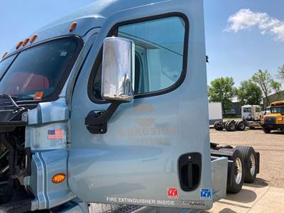 Freightliner Cascadia Front Door Assembly