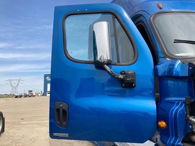 Freightliner Cascadia Front Door Assembly