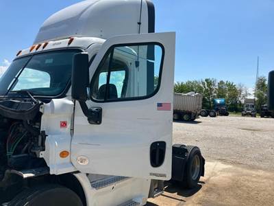 Freightliner Cascadia Front Door Assembly